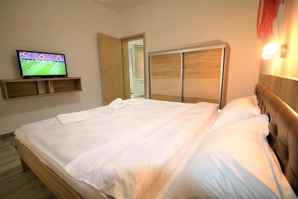 Aby Sunrise Hotel Orsova Exterior photo